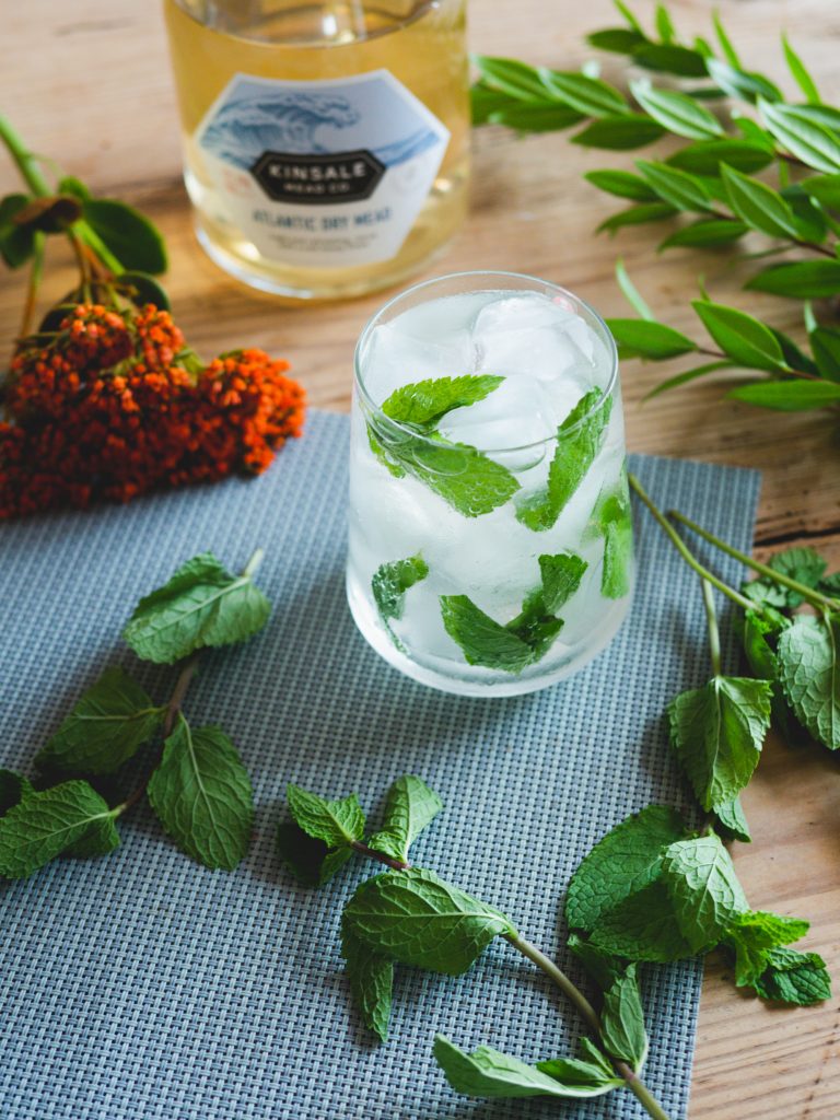 Mead, gin and tonic with mint