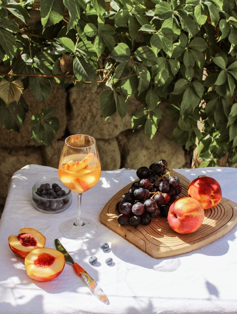 peach cocktail and fresh fruit