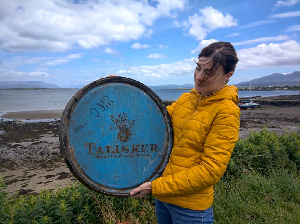 Inka with Talisker DIstillery cask lid