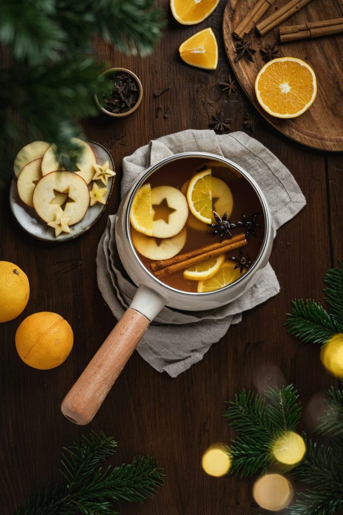 White mulled wine with apple and spices
