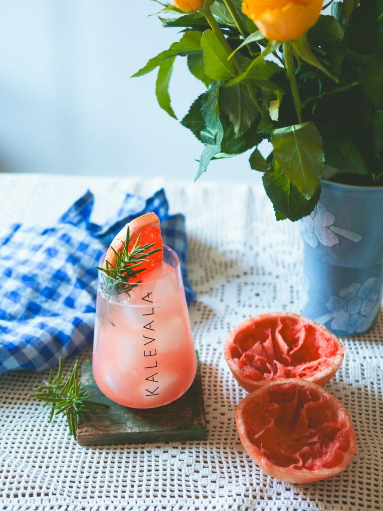 low-alcohol cocktail with Kalevala GNISH