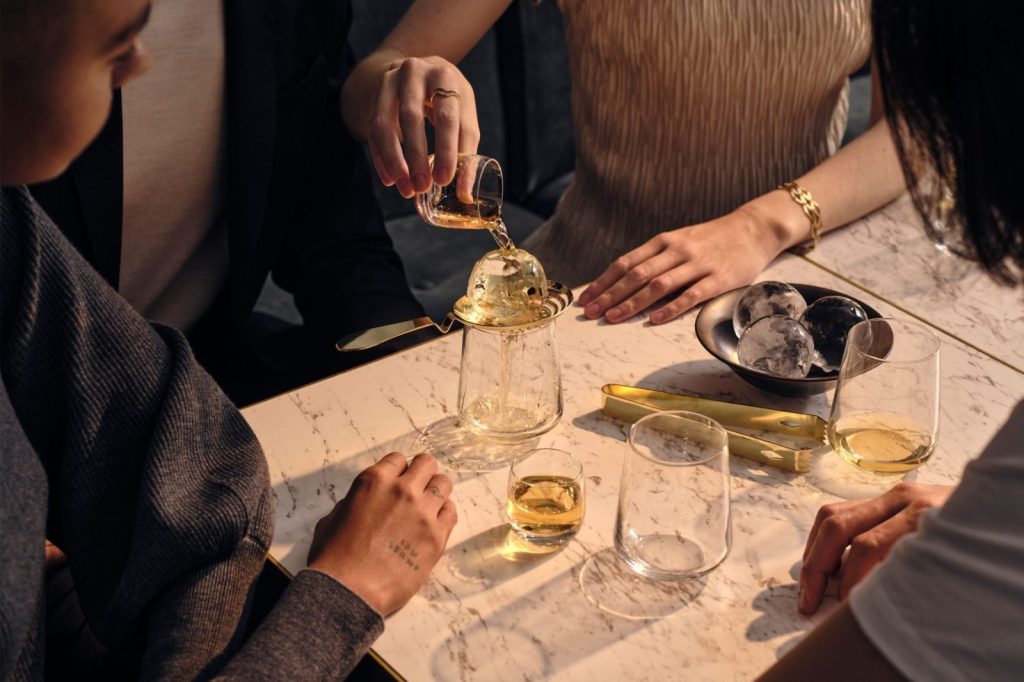 A woman showing how to make the Ardray off the rocks serve