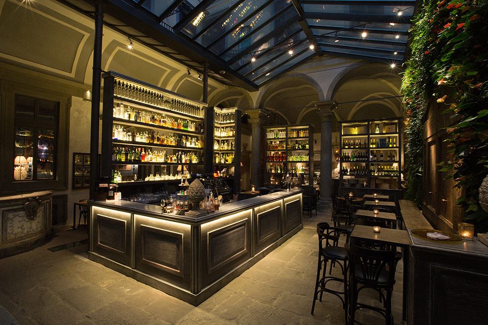Locale cocktail bar
